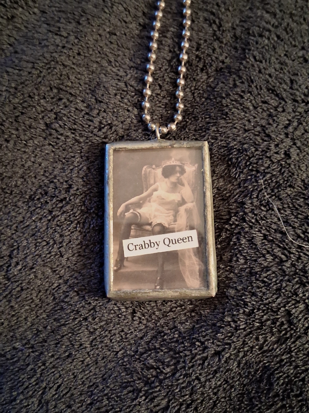 Crabby Queen Vintage-Style Silver Photo Pendant Necklace - Black